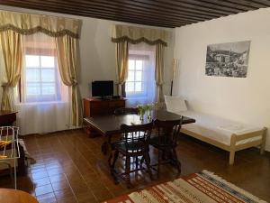 a living room with a table and a bed at Kulla e Balshajve in Ulcinj