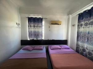 Postel nebo postele na pokoji v ubytování Dung Fang Hotel