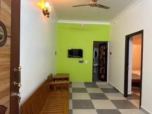 TV a/nebo společenská místnost v ubytování Danshika Temple Residency