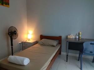 Postel nebo postele na pokoji v ubytování Fitz & Oritz Homestay