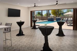 Televisyen dan/atau pusat hiburan di Hilton Phoenix Chandler