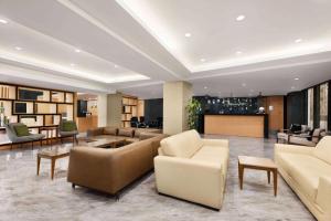 A seating area at Ramada by Wyndham Sakarya Hendek