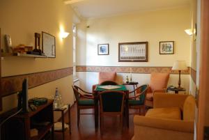 Istumisnurk majutusasutuses Hotel Iris Crillon