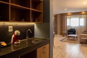 Cuisine ou kitchenette dans l'établissement Tryp by Wyndham Asuncion