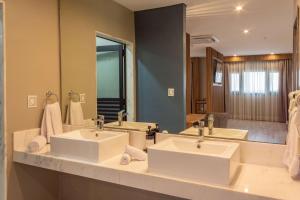 Salle de bains dans l'établissement Tryp by Wyndham Asuncion
