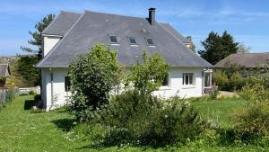a white house with a gray roof at Maison Coco Quiberville sur Mer- Seaside Golfers villa - near Golf de Dieppe in Quiberville