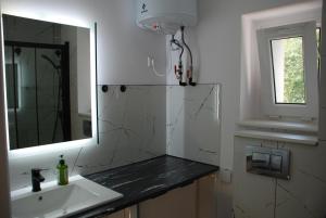 Koupelna v ubytování Apartament Legionow