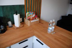 Kuchyň nebo kuchyňský kout v ubytování Apartament Legionow