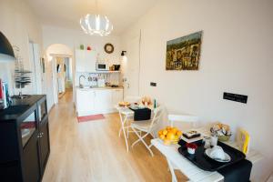 A kitchen or kitchenette at Bed à Cala
