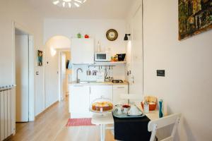 A kitchen or kitchenette at Bed à Cala