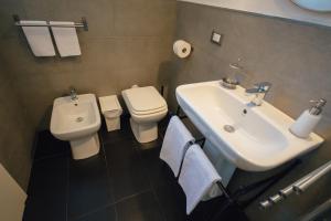 A bathroom at Bed à Cala