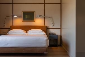 Postel nebo postele na pokoji v ubytování Hotel de Guimaraes Business & SPA