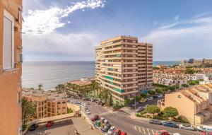una vista aérea de una ciudad y el océano en Beautiful Apartment In Aguadulce, en Aguadulce