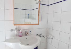 Koupelna v ubytování ein Doppelzimmer und ein Dreibettzimmer bei Hamburg