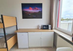 Kuchyň nebo kuchyňský kout v ubytování ein Doppelzimmer und ein Dreibettzimmer bei Hamburg
