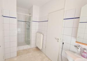 Koupelna v ubytování ein Doppelzimmer und ein Dreibettzimmer bei Hamburg