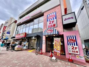 Supermercado ou outras lojas nos arredores do apartamento