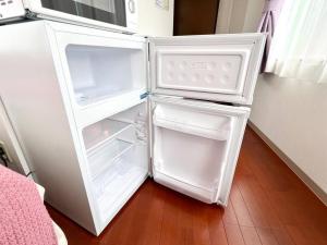 A cozinha ou cozinha compacta de 要町3階駅10秒出張や長期滞在にもおすすめ池袋駅から1駅可愛いピンクのお部屋