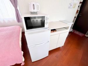 A cozinha ou cozinha compacta de 要町3階駅10秒出張や長期滞在にもおすすめ池袋駅から1駅可愛いピンクのお部屋