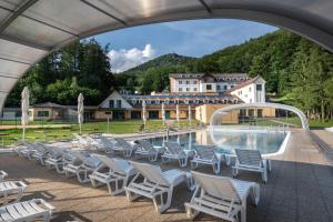 Nespecifikovaný výhled na hory nebo výhled na hory při pohledu z hotelu