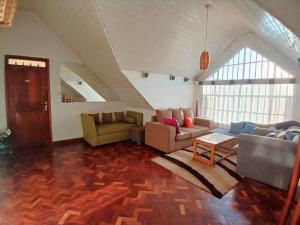 Istumisnurk majutusasutuses Spacious Ensuite Room Lavington