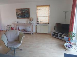 TV a/nebo společenská místnost v ubytování Hello Zeeland - Vakantiehuis Zwin 174