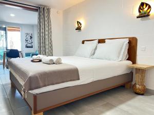 a bedroom with a bed with towels on it at La Tanguière - Studios 3 étoiles in Saint-Leu