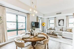 Гостиная зона в Luxurious 1br Downtown Stamford
