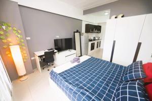 Kuchyň nebo kuchyňský kout v ubytování Beach front Apartment RAYONG CONDOCHAIN
