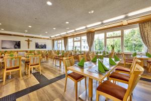 Posezení v ubytování AURA-HOTEL Saulgrub + 37 fotografií