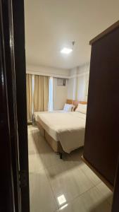 a hotel room with a bed and a window at MANHATTAN - JK APART Hotel in Brasilia