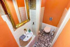 A bathroom at DONATICOEUR Residence Még 31 kép