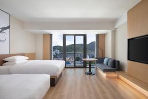 Postel nebo postele na pokoji v ubytování Fairfield by Marriott Shenzhen Dameisha + 37 fotografií
