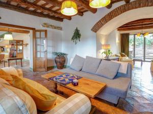Χώρος καθιστικού στο Masia Palou Alt by Hello Homes Sitges