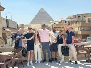 Majutusasutuse Sphinx palace pyramids view inn külastajad