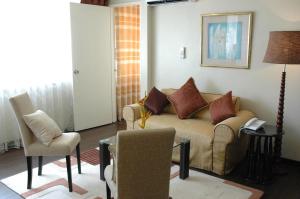 Posezení v ubytování Manila Manor Hotel