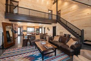 Χώρος καθιστικού στο Juniper Ridge Luxury Lodge East Zion & Bryce