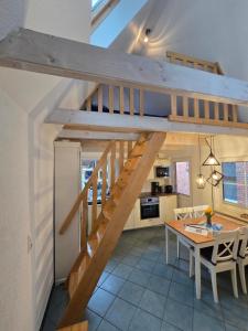 Η κουζίνα ή μικρή κουζίνα στο Ferienhaus Astrid Lindgren +69 φωτογραφίες