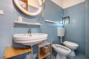 a bathroom with a sink and a toilet and a mirror at Appartamento Bilocale Moneglia 21 in Moneglia +19 photos