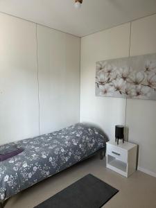 Ένα ή περισσότερα κρεβάτια σε δωμάτιο στο Hostel400Kokkola Hollihaka