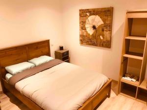 a bedroom with a bed and a picture on the wall at Chez Bel Isa in Tallard