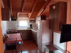 O bucătărie sau chicinetă la Noufara Apartments +43 fotografii