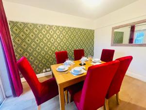 Χώρος καθιστικού στο NEW Modern 3 Bedroom Contractor House Short Lets Free Parking & Wifi by Jesswood Properties, Close to Town +14 φωτογραφίες