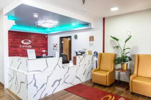 Fuajee või vastuvõtt majutusasutuses Econo Lodge Fargo - West Acres