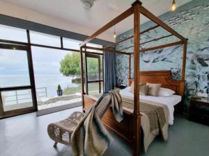 Postel nebo postele na pokoji v ubytování Kalpitiya Chalets by Thilanka + 37 fotografií