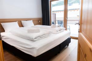 Łóżko lub łóżka w pokoju w obiekcie Gerlos Alpine Estate - Gerlos