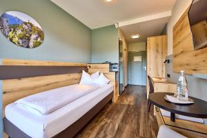 Postel nebo postele na pokoji v ubytování AURA-HOTEL Saulgrub