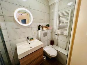 Bilik mandi di Standing Metz Un Séjour à Part