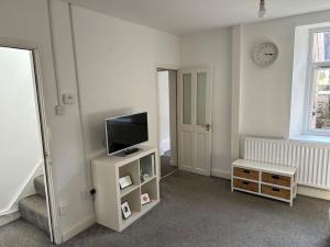 Μια τηλεόραση ή/και κέντρο ψυχαγωγίας στο 3 bed workers home Welsh Valleys