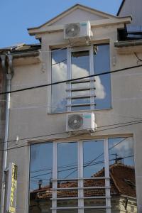 Το κτήριο όπου στεγάζεται  το διαμέρισμα